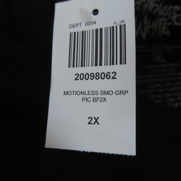 hot topic Motionless In White Group Boyfriend Fit Girls T-Shirt 2XL NWT - Picture 6 of 6